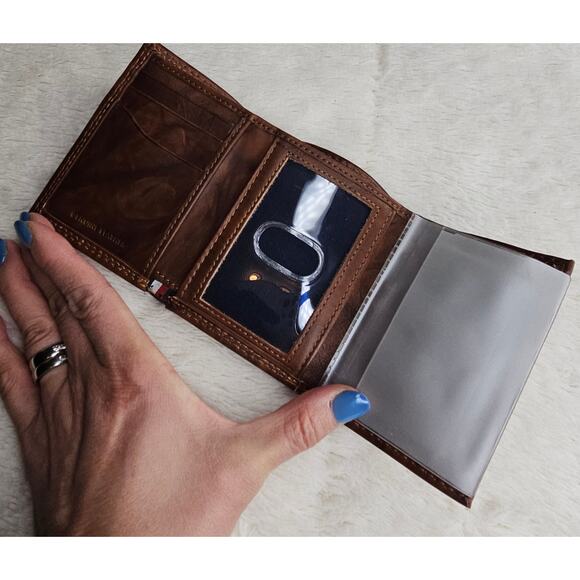 Tommy Hillfiger Men's Brown Swril Look leather wallet Used once Soft India made - Picture 2 of 10